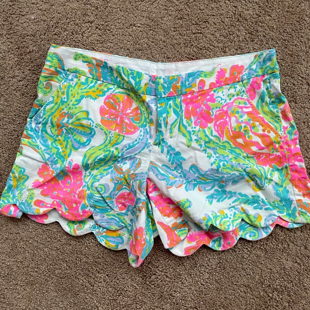 Lilly Pulitzer Buttercup Scallop Shorts size 6